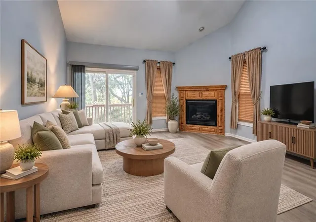 Photo 3 of Sale Pending at 1516 Nw Primrose Ln, Blue Springs, MO 64015 | MLS# 2639017 | Listing updated on 2026-09-27