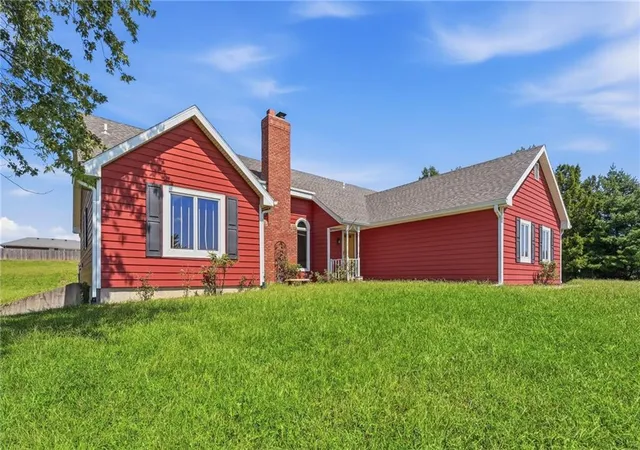Photo 2 of Single family home for sale at 27290 Stephanie Ln, Weston, MO 64098 | MLS# 2639019 | Listing updated on 2026-10-04