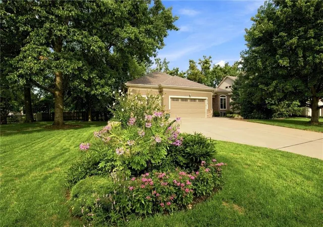 Photo 4 of Single family home for sale at 6816 Longview St, Shawnee, KS 66218 | MLS# 2639023 | Listing updated on 2026-09-01