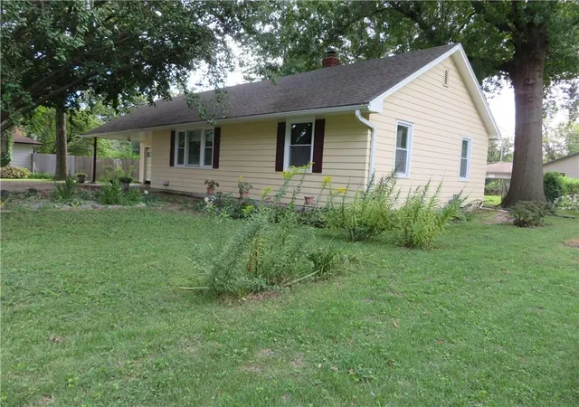 Photo 2 of Single family home for sale at 2207 Nw Polk St, Topeka, KS 66608 | MLS# 2639027 | Listing updated on 2026-09-03