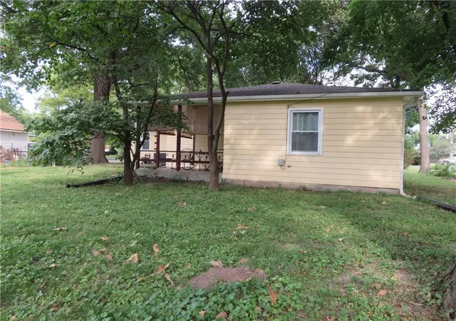 Photo 4 of Single family home for sale at 2207 Nw Polk St, Topeka, KS 66608 | MLS# 2639027 | Listing updated on 2026-09-03