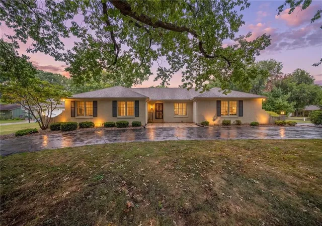 Single family home for sale at 7500 W 99th Terrace, Overland Park, KS 66212 | MLS# 2639029