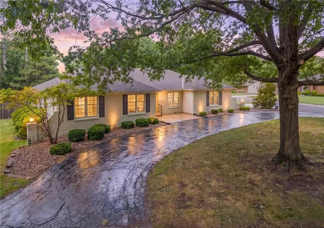 Photo 3 of Single family home for sale at 7500 W 99th Terrace, Overland Park, KS 66212 | MLS# 2639029 | Listing updated on 2026-10-09