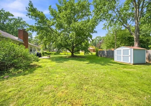 Photo 2 of Single family home for sale at 1009 Sw Sunrise Dr, Blue Springs, MO 64015 | MLS# 2639035 | Listing updated on 2026-08-29