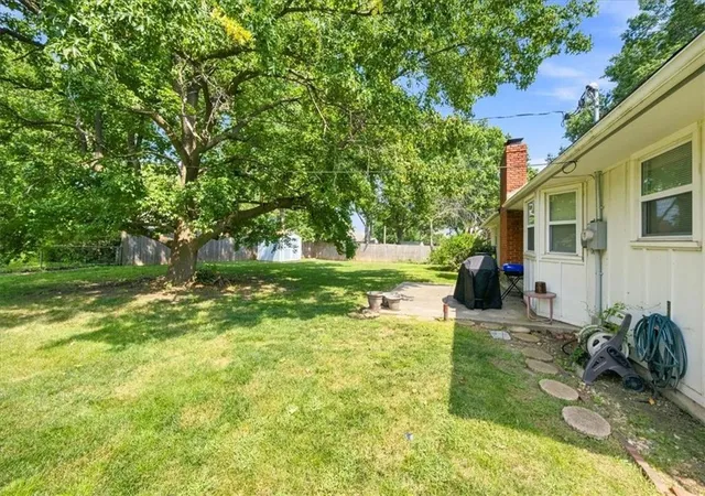 Photo 3 of Single family home for sale at 1009 Sw Sunrise Dr, Blue Springs, MO 64015 | MLS# 2639035 | Listing updated on 2026-08-29