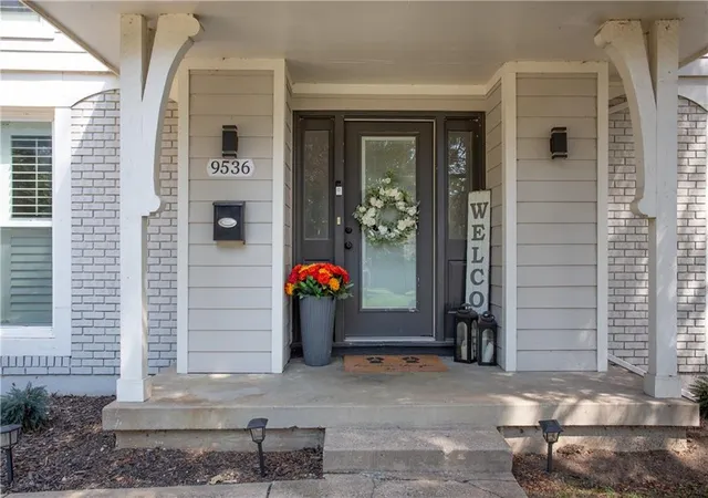 Photo 3 of Single family home for sale at 9536 W 91St St, Overland Park, KS 66212 | MLS# 2639042 | Listing updated on 2026-08-29