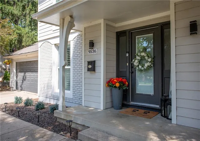 Photo 4 of Single family home for sale at 9536 W 91St St, Overland Park, KS 66212 | MLS# 2639042 | Listing updated on 2026-08-29