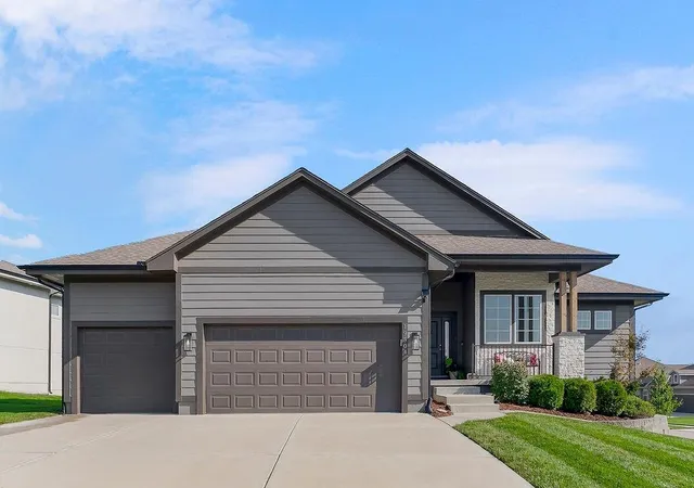 1st image of 19504 W 116th St, Olathe, KS 66061 | MLS# 2639046
