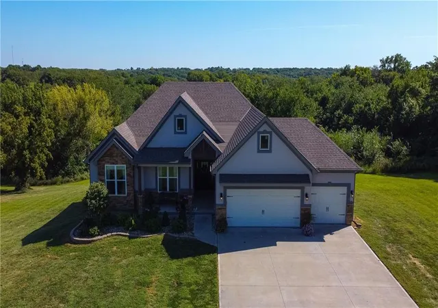 Photo 1 of Sale Pending at 1404 Se Bush Rd, St Joseph, MO 64504 | MLS# 2639062 | Listing updated on 2026-09-13