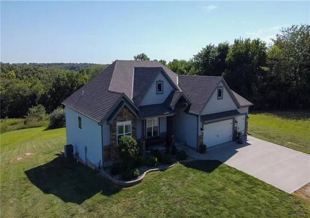Photo 2 of Sale Pending at 1404 Se Bush Rd, St Joseph, MO 64504 | MLS# 2639062 | Listing updated on 2026-09-13