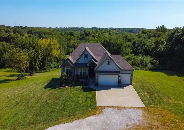 Photo 3 of Sale Pending at 1404 Se Bush Rd, St Joseph, MO 64504 | MLS# 2639062 | Listing updated on 2026-09-13