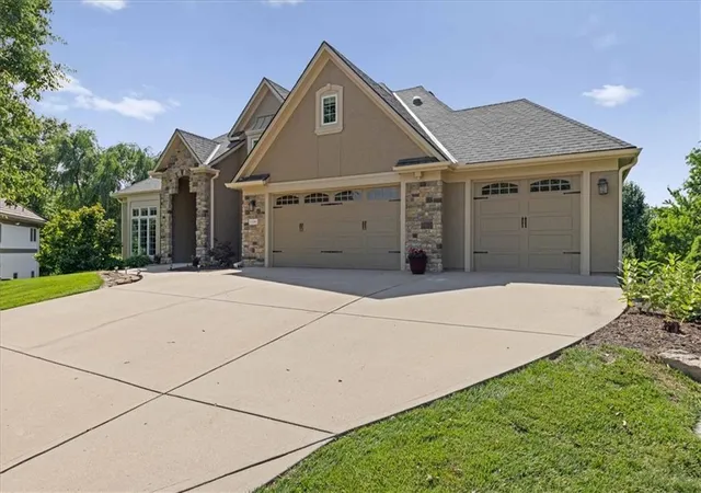 2nd image of 13104 Granada Dr, Leawood, KS 66209 | MLS# 2639068