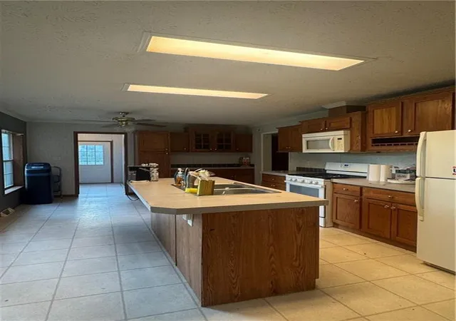 Photo 4 of Sale Pending at 32363 Sunflower Rd, Excelsior Springs, MO 64024 | MLS# 2639075 | Listing updated on 2026-09-03