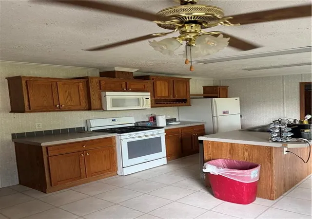 Photo 5 of Sale Pending at 32363 Sunflower Rd, Excelsior Springs, MO 64024 | MLS# 2639075 | Listing updated on 2026-09-03