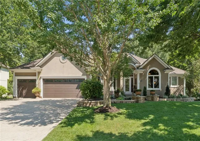 1st image of 14809 Linden St, Leawood, KS 66224 | MLS# 2639076