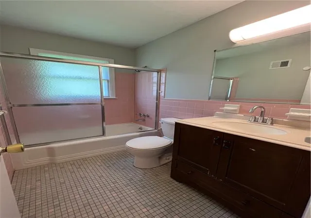 Photo 3 of Single family home for sale at 1204 E 81st St, Kansas City, MO 64131 | MLS# 2639078 | Listing updated on 2026-09-12