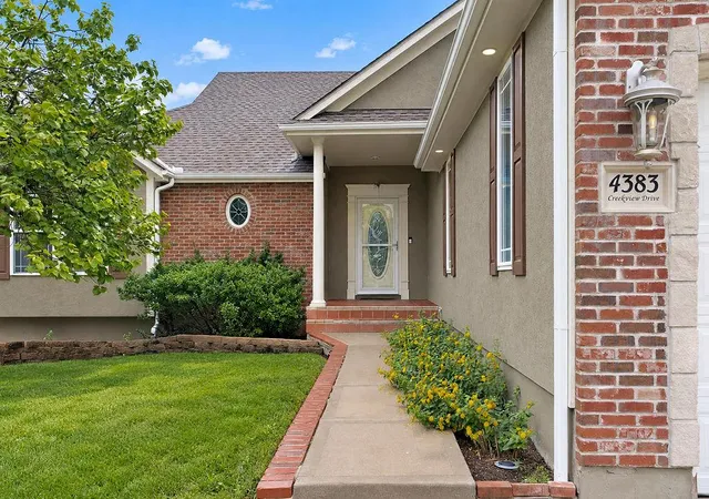 Photo 3 of Sale Pending at 4383 Sw Creekview Dr, Lee's Summit, MO 64082 | MLS# 2639088 | Listing updated on 2026-10-04