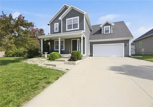 1st image of 8 Westwood Cir, Ottawa, KS 66067 | MLS# 2639092