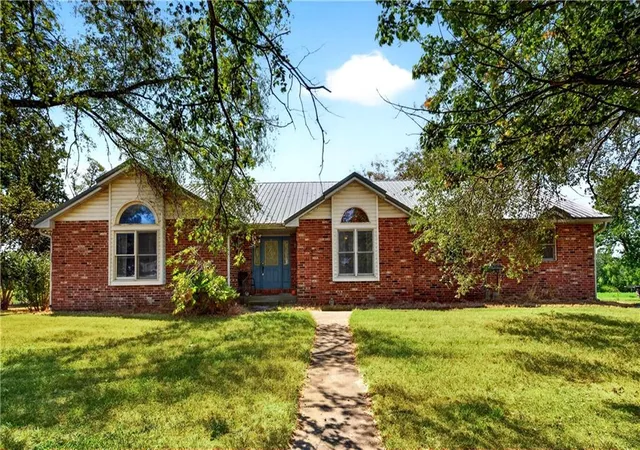 Photo 1 of Sale Pending at 905 W Main St, Sheldon, MO 64784 | MLS# 2639093 | Listing updated on 2026-09-19