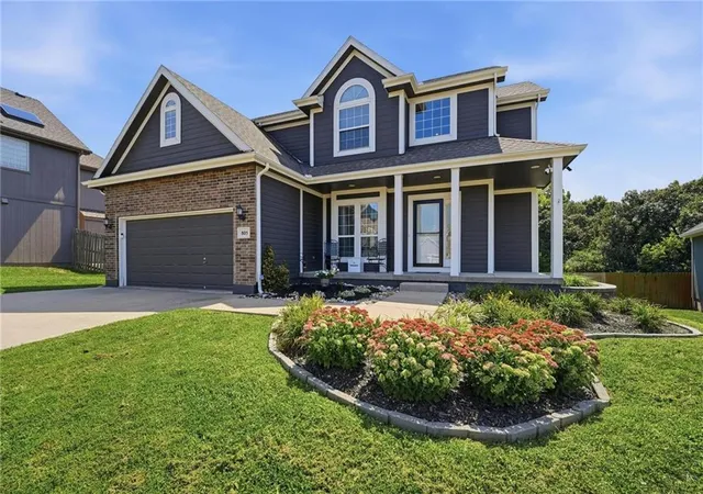 Photo 3 of Single family home for sale at 805 N Cherry Ln, Smithville, MO 64089 | MLS# 2639095 | Listing updated on 2026-09-02