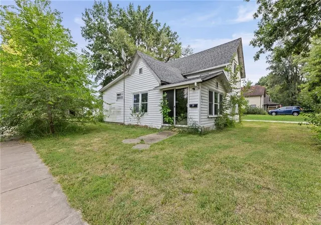 3rd image of 935 N Sycamore St, Ottawa, KS 66067 | MLS# 2639100