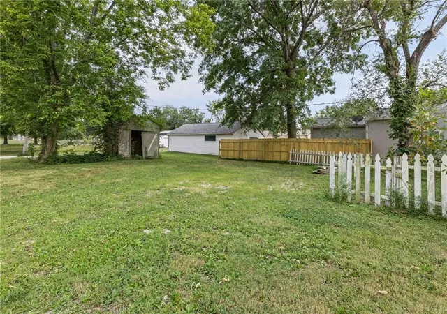 4th image of 935 N Sycamore St, Ottawa, KS 66067 | MLS# 2639100