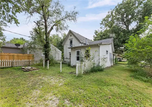 5th image of 935 N Sycamore St, Ottawa, KS 66067 | MLS# 2639100