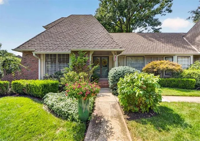Photo 2 of Single family home for sale at 9722 Briar St, Overland Park, KS 66207 | MLS# 2639111 | Listing updated on 2026-10-08