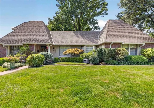 Photo 3 of Single family home for sale at 9722 Briar St, Overland Park, KS 66207 | MLS# 2639111 | Listing updated on 2026-10-08