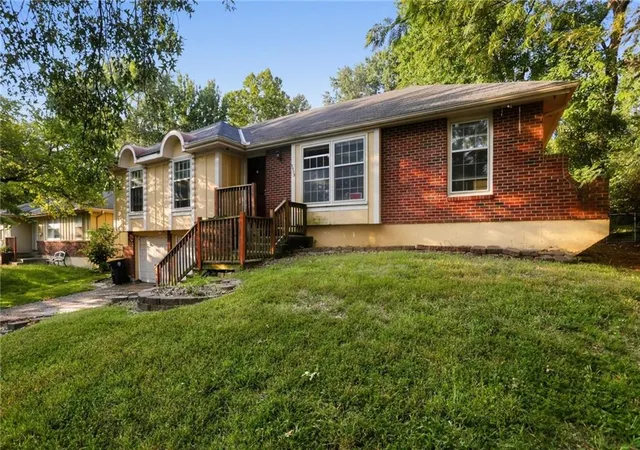 Photo 2 of Single family home for sale at 8405 E 103rd Terrace, Kansas City, MO 64134 | MLS# 2639113 | Listing updated on 2026-09-17