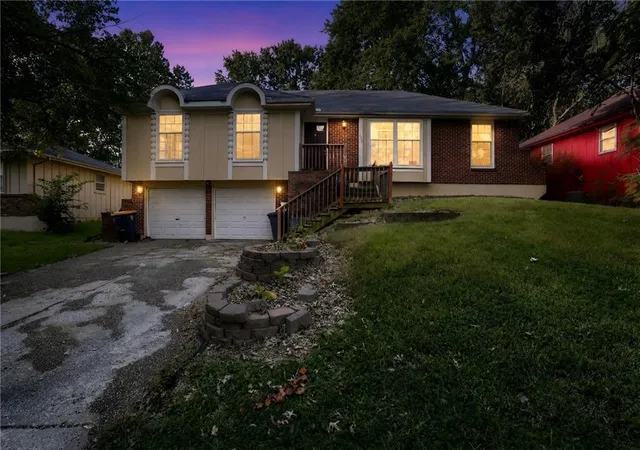Photo 3 of Single family home for sale at 8405 E 103rd Terrace, Kansas City, MO 64134 | MLS# 2639113 | Listing updated on 2026-09-17