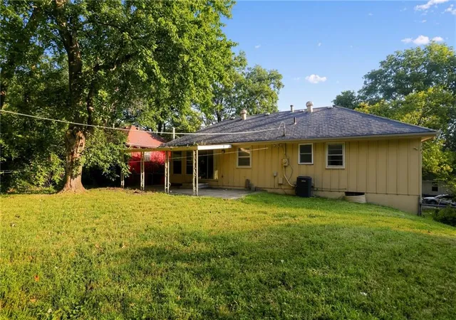 Photo 3 of Single family home for sale at 8405 E 103rd Terrace, Kansas City, MO 64134 | MLS# 2639113 | Listing updated on 2026-09-17