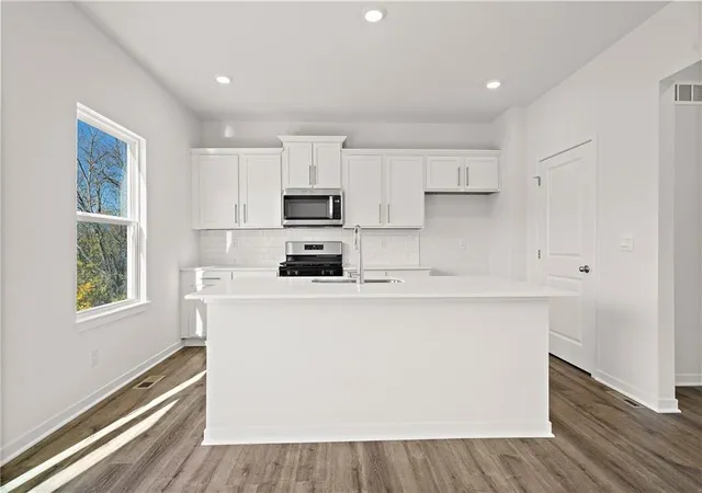 Photo 4 of Single family home for sale at 10612 N Richmond Ave, Kansas City, MO 64157 | MLS# 2639119 | Listing updated on 2026-09-05