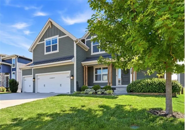 Photo 1 of Single family home for sale at 3008 Sw Arboridge Dr, Lee's Summit, MO 64082 | MLS# 2639120 | Listing updated on 2026-10-01