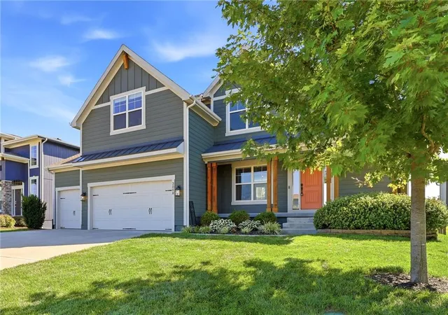 Photo 2 of Single family home for sale at 3008 Sw Arboridge Dr, Lee's Summit, MO 64082 | MLS# 2639120 | Listing updated on 2026-10-01