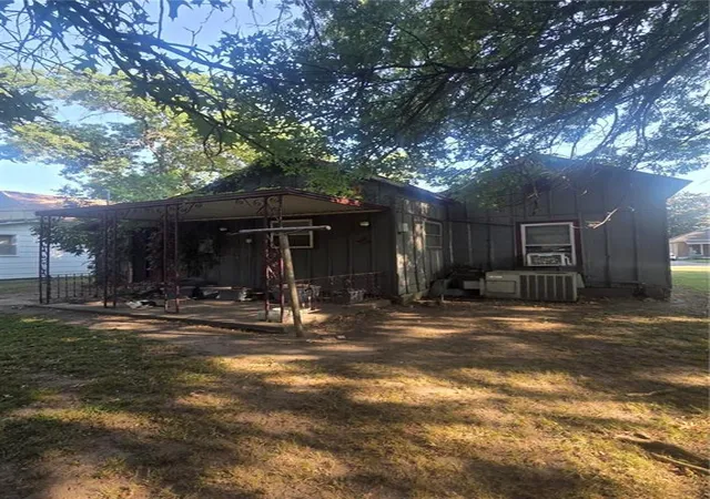 Photo 2 of Sale Pending at 649 E 20Th St, Pittsburg, KS 66762 | MLS# 2639128 | Listing updated on 2026-08-31