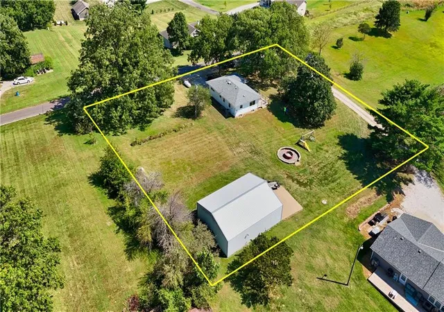 Photo 3 of Single family home for sale at 19550 Shane Ln, Weston, MO 64098 | MLS# 2639132 | Listing updated on 2026-09-03