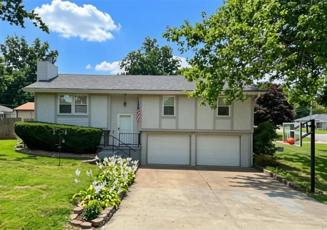 Single family home for sale at 507 S 6Th St, Savannah, MO 64485 | MLS# 2639135