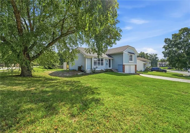 Photo 3 of Sale Pending at 6100 E 140th Pl, Grandview, MO 64030 | MLS# 2639141 | Listing updated on 2026-09-05