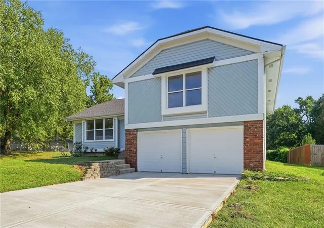 Photo 3 of Sale Pending at 6100 E 140Th Pl, Grandview, MO 64030 | MLS# 2639141 | Listing updated on 2026-09-05