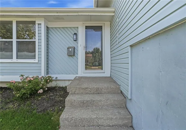 Photo 4 of Sale Pending at 6100 E 140Th Pl, Grandview, MO 64030 | MLS# 2639141 | Listing updated on 2026-09-05