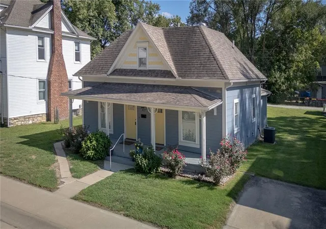 Photo 1 of Single family home for sale at 427 Benton Ave, Excelsior Springs, MO 64024 | MLS# 2639144 | Listing updated on 2026-09-02