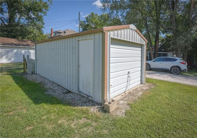 Photo 3 of Single family home for sale at 427 Benton Ave, Excelsior Springs, MO 64024 | MLS# 2639144 | Listing updated on 2026-09-02