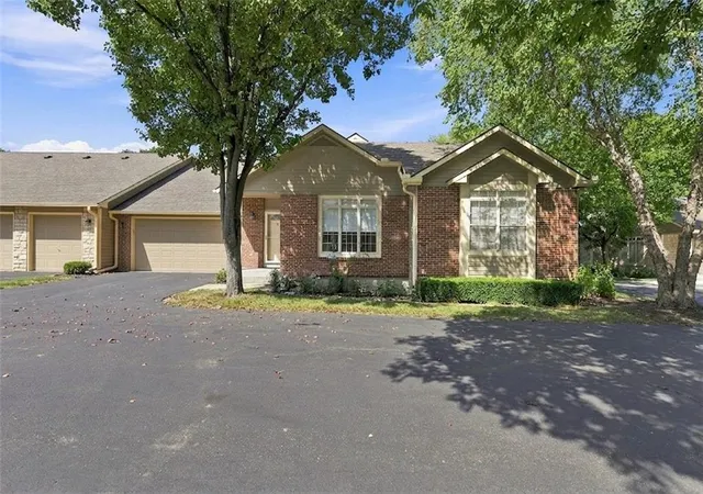 2nd image of 18665 W 158th Ter #400, Olathe, KS 66062 | MLS# 2639146