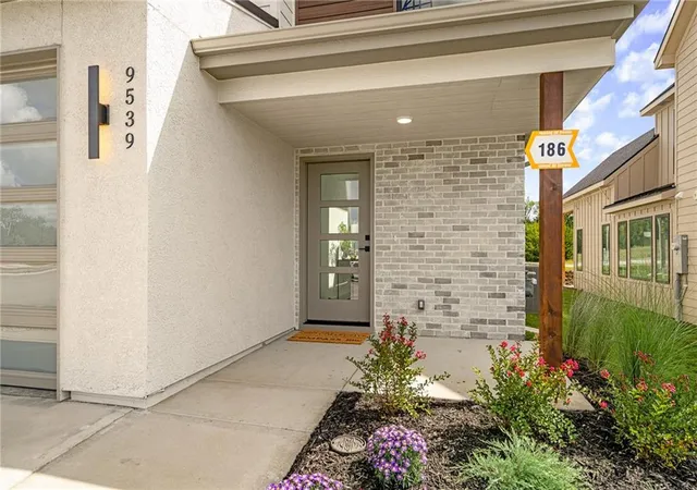 2nd image of 9716 Jupiter St, Lenexa, KS 66219 | MLS# 2639151
