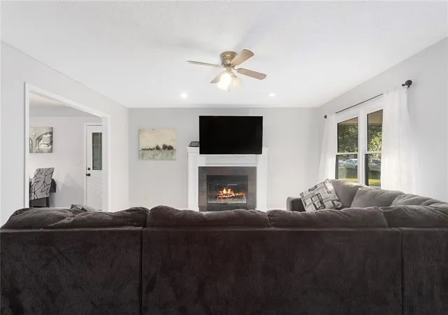 2nd image of 1102 S Elm St, Louisburg, KS 66053 | MLS# 2639159
