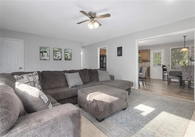 4th image of 1102 S Elm St, Louisburg, KS 66053 | MLS# 2639159