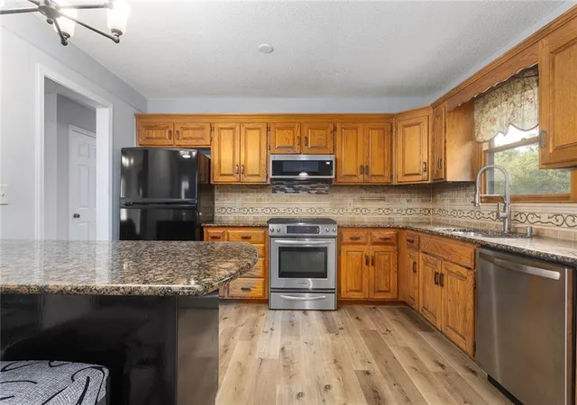 5th image of 1102 S Elm St, Louisburg, KS 66053 | MLS# 2639159