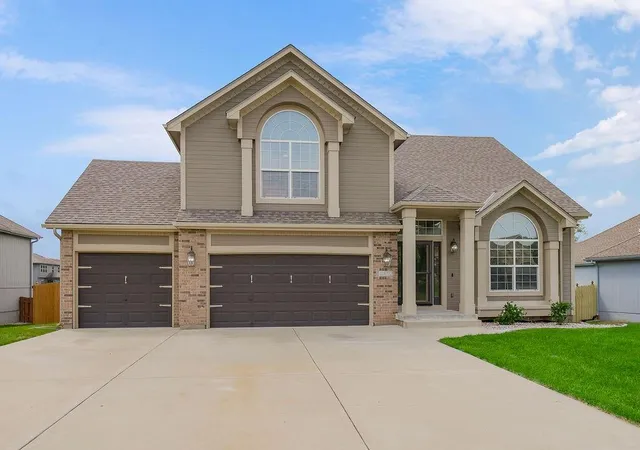 Photo 1 of Single family home for sale at 4412 Sw Lyndsie Ct, Lee's Summit, MO 64082 | MLS# 2639163 | Listing updated on 2026-09-21