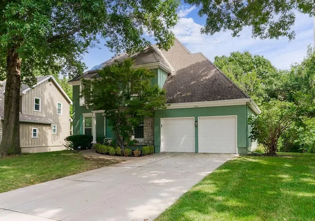 Photo 3 of Single family home for sale at 8543 Hallet St, Lenexa, KS 66215 | MLS# 2639176 | Listing updated on 2026-10-09